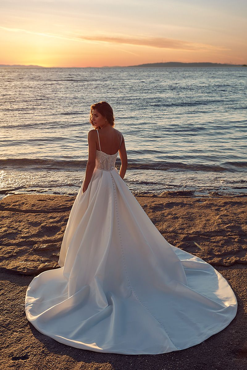 Νυφικό KIANA, back
